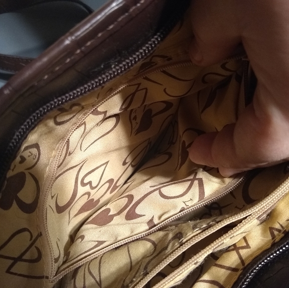 Medium size faux leather purse..like brand new! - Picture 5 of 6